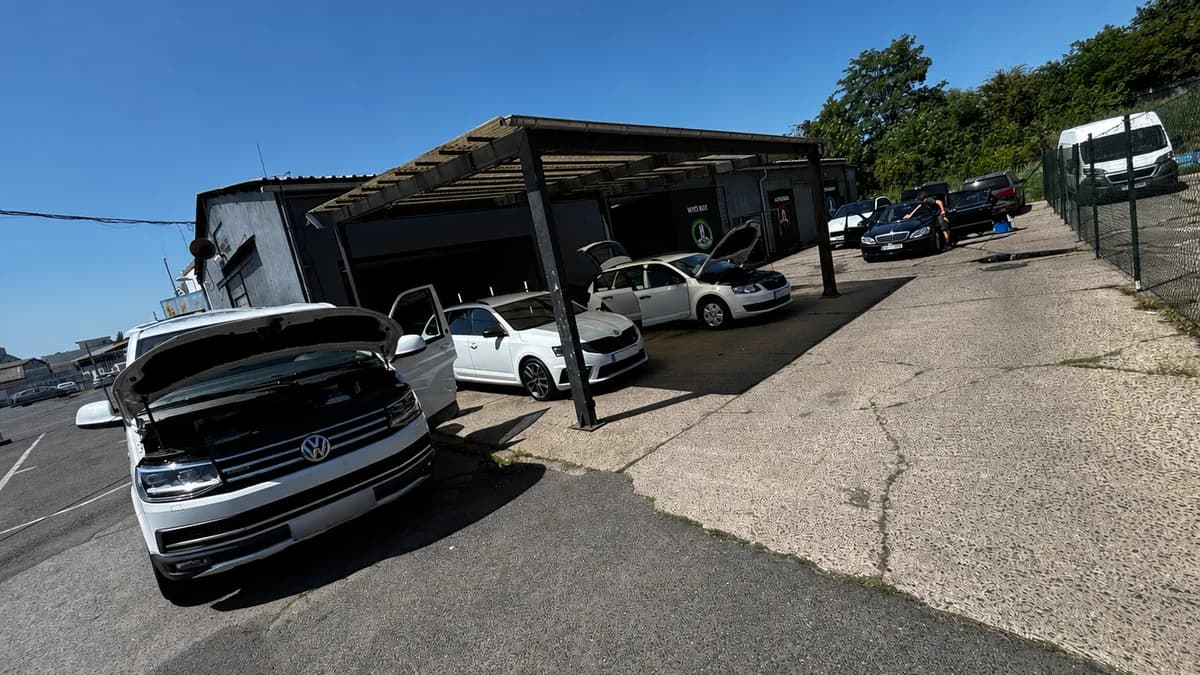Autodetailing Mytí Lukáš v Teplicích včetně provozní haly - fotografie 1 z 1