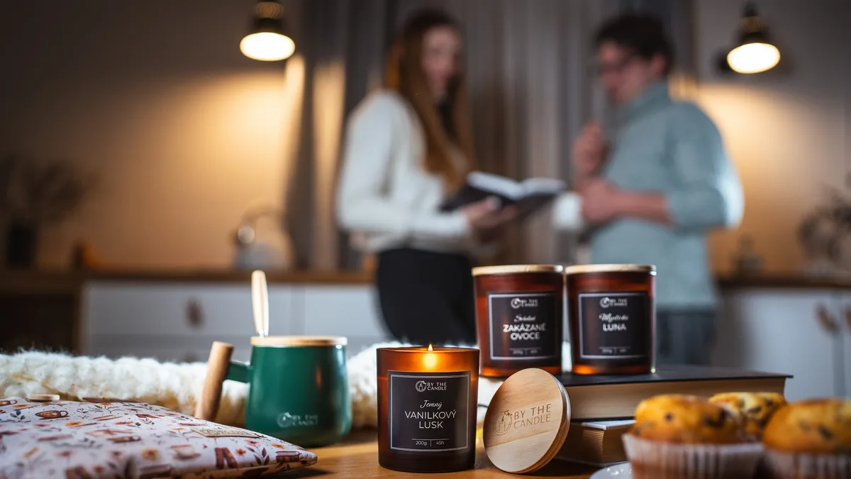 Lifestylová značka By The Candle - svíčky a obaly na knihy - fotografie 1 z 4